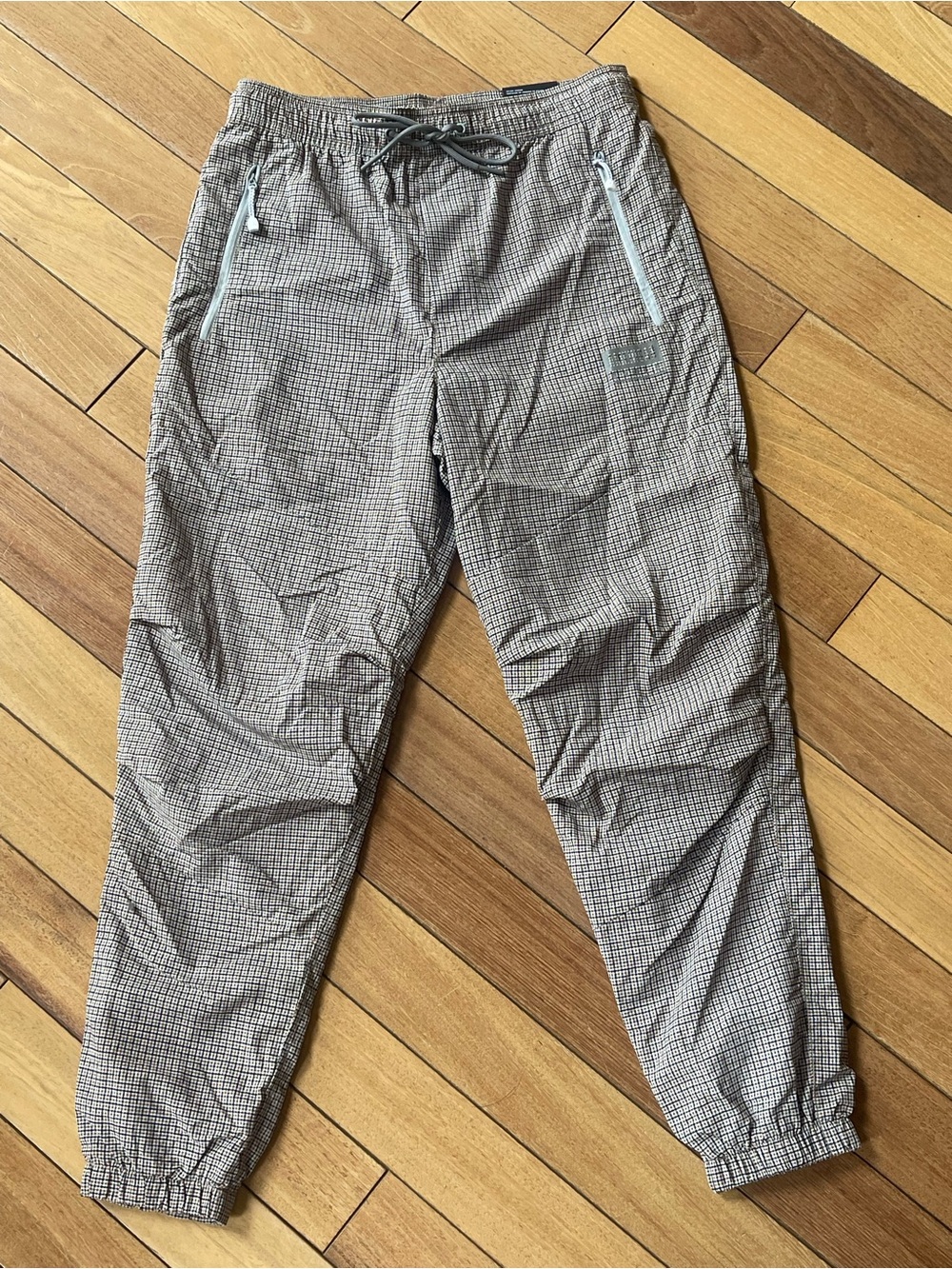 American Eagle Men’s Nylon Jogger Pants XS – Plaid – NWT